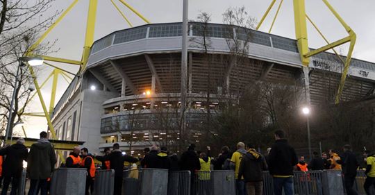 BVB Fan stürzt nach Tritt von Sicherheitsmann und ist jetzt ein Pflegefall